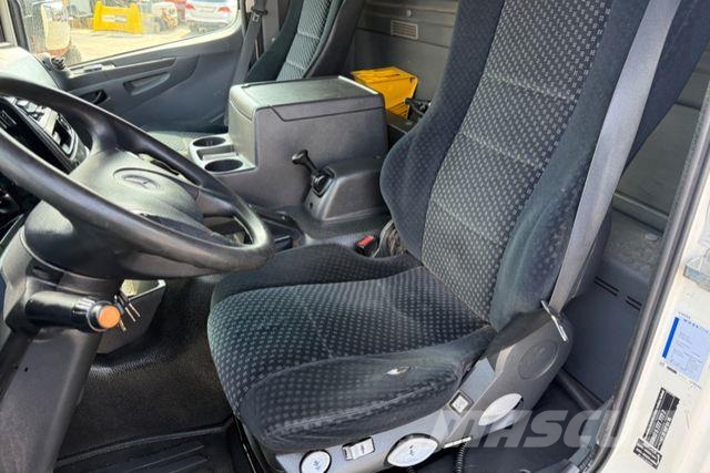 Mercedes-Benz Atego 1224 4x2 Carrier Supra 950 -30°C Camiones con caja de remolque