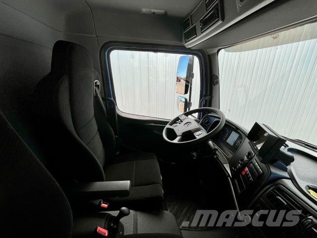 Mercedes-Benz Atego 818 4,35mKoffer*LBW+Tür*3Sitze*AC*Automati Lätta lastbilar