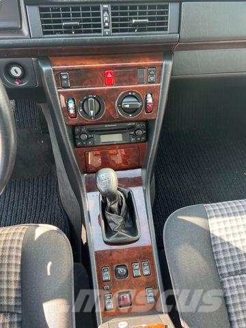 Mercedes-Benz E 200 Cabrio mit original sehr wenig Kilometern Voiture