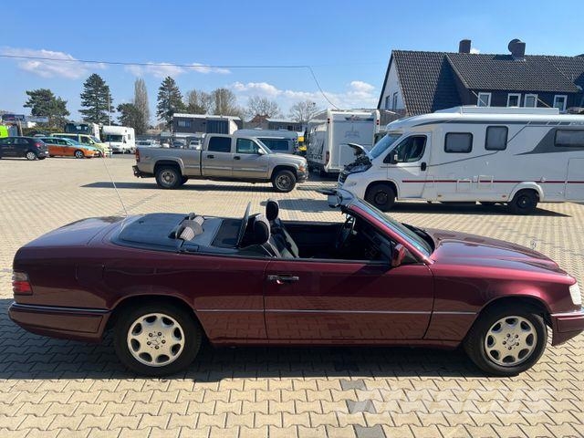 Mercedes-Benz E 200 Cabrio mit original sehr wenig Kilometern Voiture