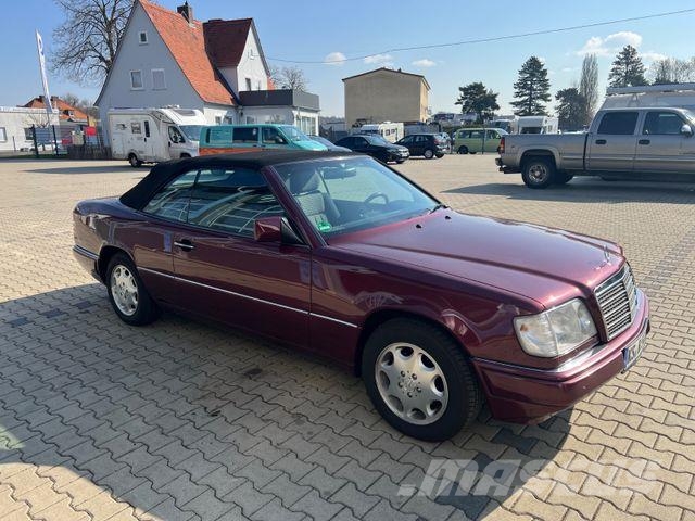 Mercedes-Benz E 200 Cabrio mit original sehr wenig Kilometern Voiture