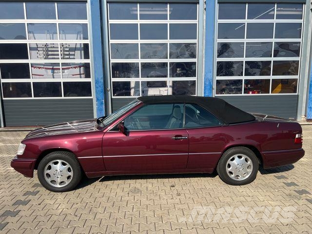 Mercedes-Benz E 200 Cabrio mit original sehr wenig Kilometern Voiture