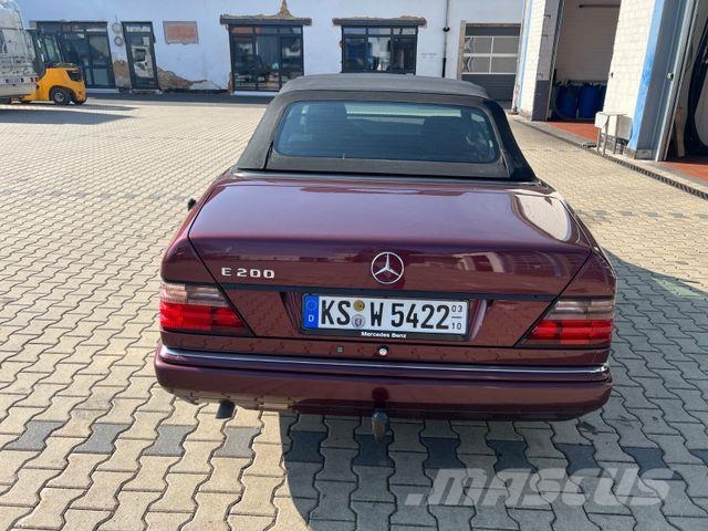 Mercedes-Benz E 200 Cabrio mit original sehr wenig Kilometern Voiture