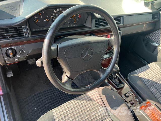 Mercedes-Benz E 200 Cabrio mit original sehr wenig Kilometern Voiture