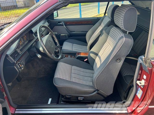 Mercedes-Benz E 200 Cabrio mit original sehr wenig Kilometern Voiture