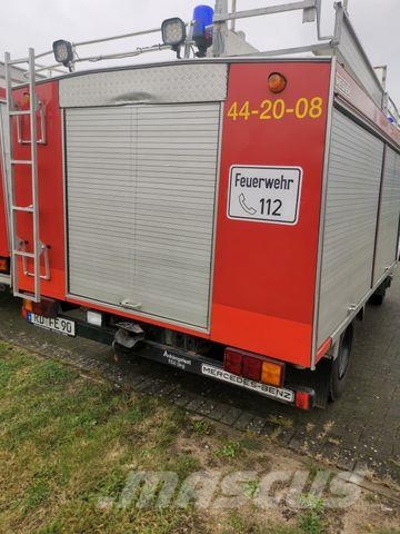 Mercedes-Benz LP813 TLF 8/18 Tanklöschfahrzeug/Feuerwehr Box body