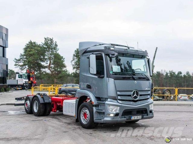 Mercedes-Benz MERCEDES BENZ ANTOS 2535 6x2 Chassis Camiones con chasís y cabina