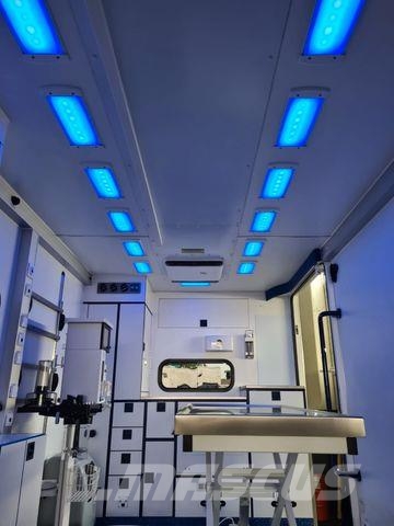 Mercedes-Benz RTW / Tierrettung / Tierarzt / OP Ambulancias