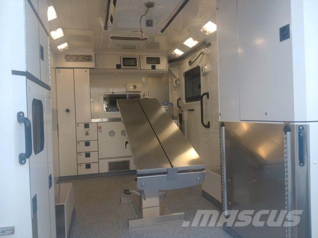 Mercedes-Benz RTW / Tierrettung / Tierarzt / OP Ambulancias