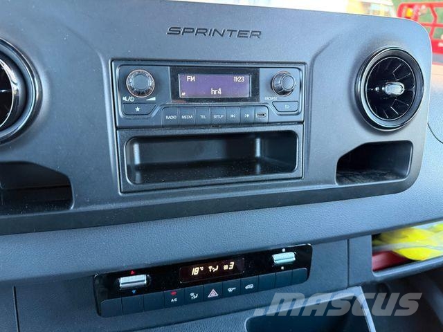 Mercedes-Benz Sprinter 215 CDI DoKa Klima AHK Camiones de caja de lona