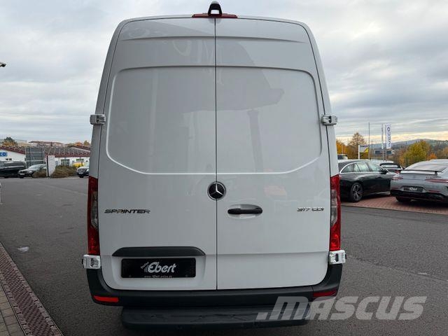 Mercedes-Benz Sprinter 317 CDI 9G 3665 Kamera LED Schwingsitz شاحنة مقفلة