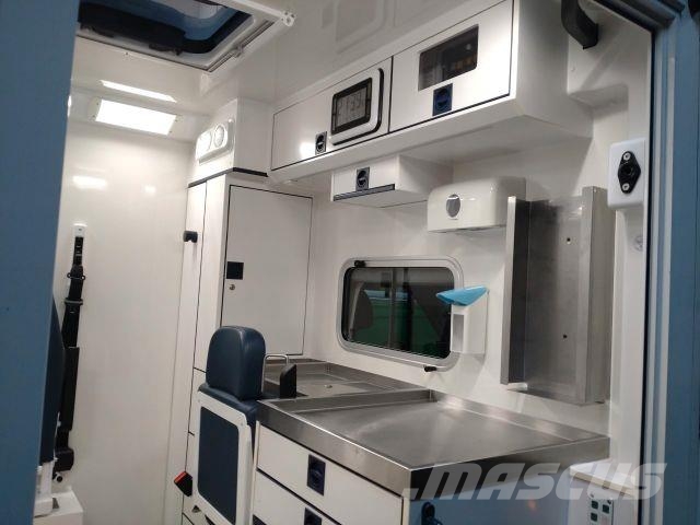 Mercedes-Benz Sprinter 519 / ATM 0km 4x on Stock Ambulanssit