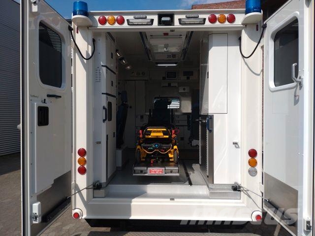Mercedes-Benz Sprinter 519 / ATM 0km 4x on Stock Ambulanssit