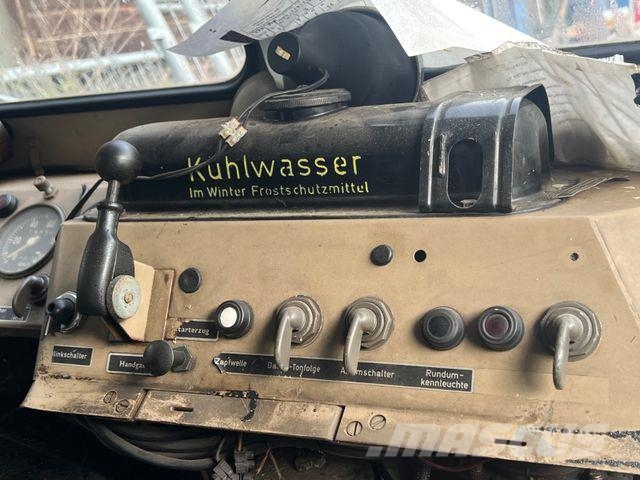 Mercedes-Benz Unimog 404 Feuerwehr Oldtimer Drugi
