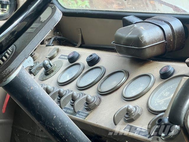 Mercedes-Benz Unimog 404 Feuerwehr Oldtimer Drugi