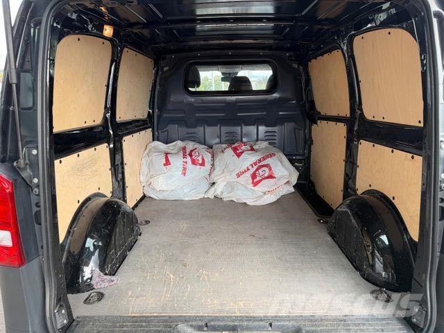 Mercedes-Benz Vito 116 CDI 7G Autom Klima Kamera AHK Navi Panel vans