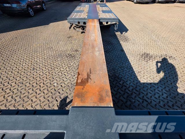 Meusburger MTS-3 / Teleskop / 13.085 - 17.385 mm /Lenkachse 低平板半挂车