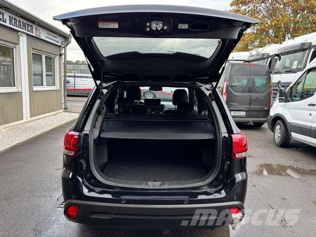 Mitsubishi Outlander Spirit+ 2WD/Leder/Automatik/AHK/34TKM Pickup/planbiler