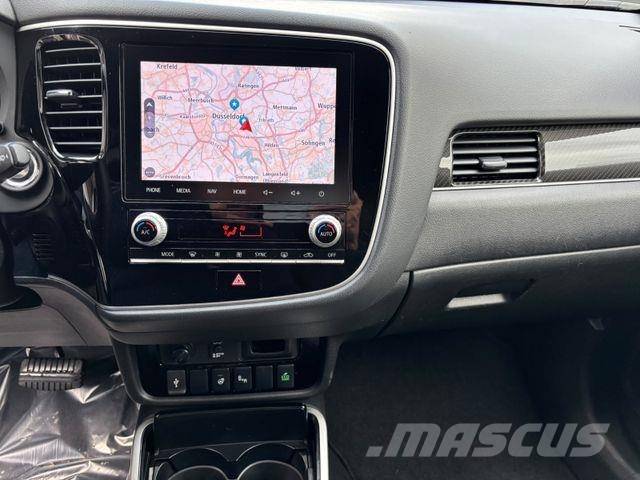 Mitsubishi Outlander Spirit+ 2WD/Leder/Automatik/AHK/34TKM Pickup/planbiler