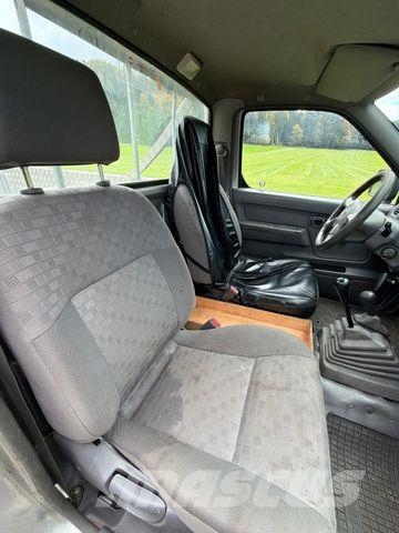 Nissan King Cab Lava-autot