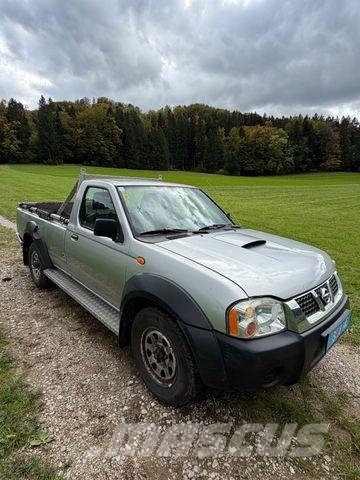 Nissan King Cab Lava-autot