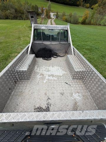 Nissan King Cab Lava-autot