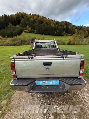 Nissan King Cab Lava-autot