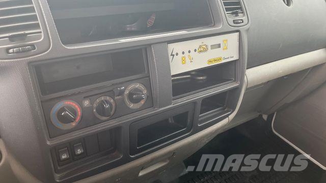 Nissan P200A-NC Palfing Hebebühne Hubarbeitsbühne 20M P Plataformas sobre camión