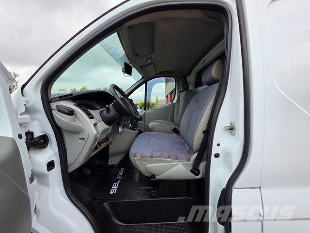 Opel Vivaro 2.5 CDTI / Versalift ET-30-NE-XS Plataformas sobre camión