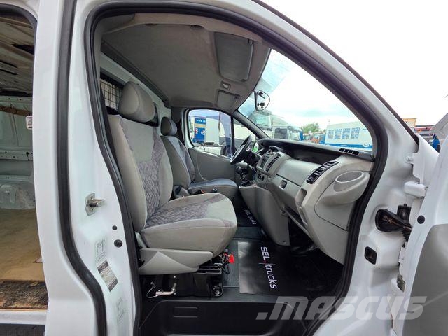 Opel Vivaro 2.5 CDTI / Versalift ET-30-NE-XS Plataformas sobre camión