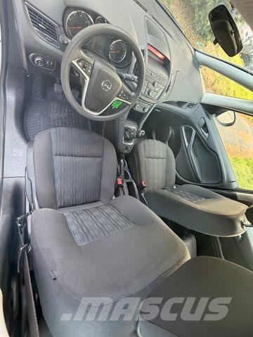 Opel Zafira C Tourer Selection - 125 TKm سيارات