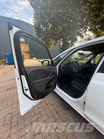 Opel Zafira C Tourer Selection - 125 TKm سيارات