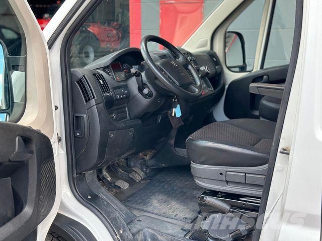 Peugeot Boxer Pritsche Doka. 435 L4 BlueHDi 165 Stop&amp;S Caja abierta/laterales abatibles