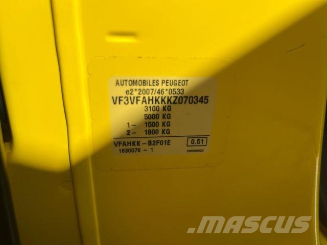 Peugeot Expert Box Pro L3 / 2.0 Blue HDI / More units Furgonetas /Furgón