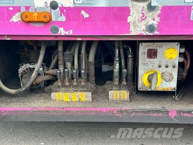 Pezzaioli 3. Stock Aggregat/ Tränke/Hubdach/Rampe/Lift Livestock transport