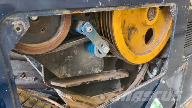 Red Rhino 4000 - Backenbrecher - Sprühbalken Outros Florestal