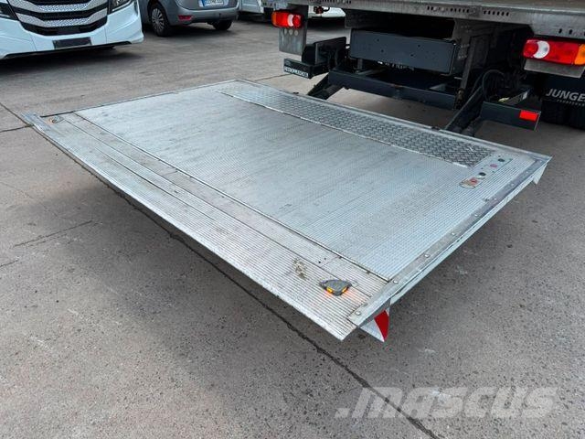 Renault D 210 * KOFFER * LADEBORDWAND 1 TON * TÜV * هيكل صندوقي