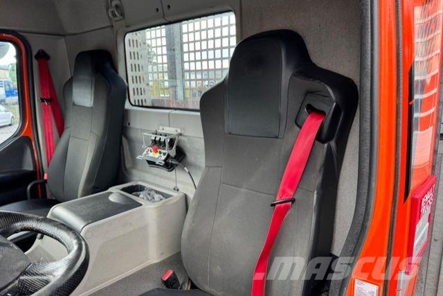 Renault D10.240 4x2 Roelli Camiones desmontables