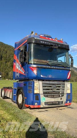 Renault MAGNUM 440 18T وحدات الجر