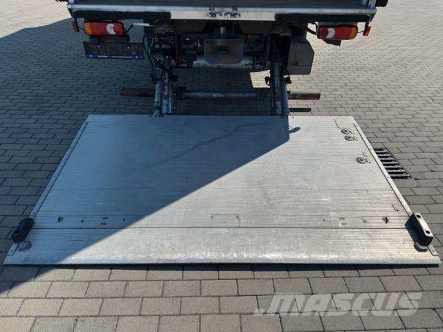 Renault MIDLUM 12.220 Izo Koffer*LBW*LIFT TAIL Camiones con caja de remolque