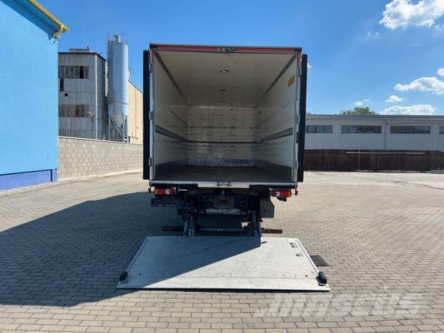 Renault MIDLUM 12.220 Izo Koffer*LBW*LIFT TAIL Camiones con caja de remolque