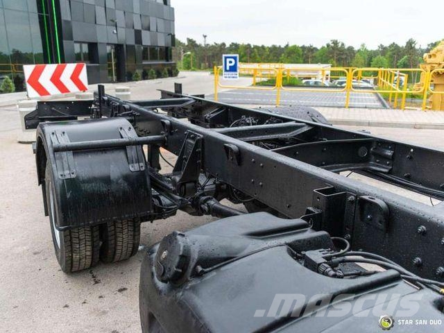 Renault MIDLUM 4x4 Doka Chassis Camiones con chasís y cabina