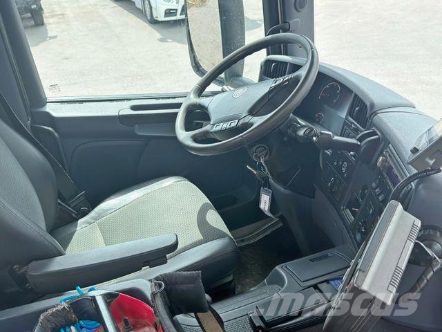 Scania P 450* PRITSCHE 6,90m * PK 23002- SH C FUNK *8x4 Darus teherautók