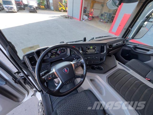 Scania P320 4x2 LL Pritsche/HIAB XHiDOU 138 ES-3 LK Camion plateau