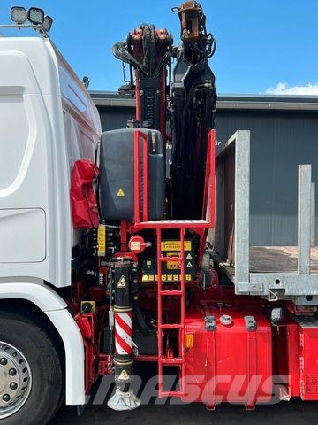 Scania P410 6x2 BDF-Pritsche mit Fassi F215A.2.24 Kran Camiones con chasís y cabina