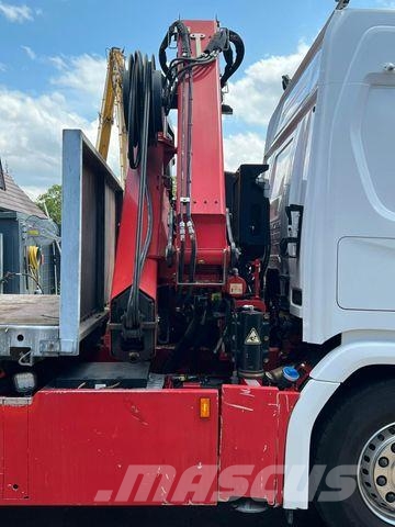 Scania P410 6x2 BDF-Pritsche mit Fassi F215A.2.24 Kran Camiones con chasís y cabina
