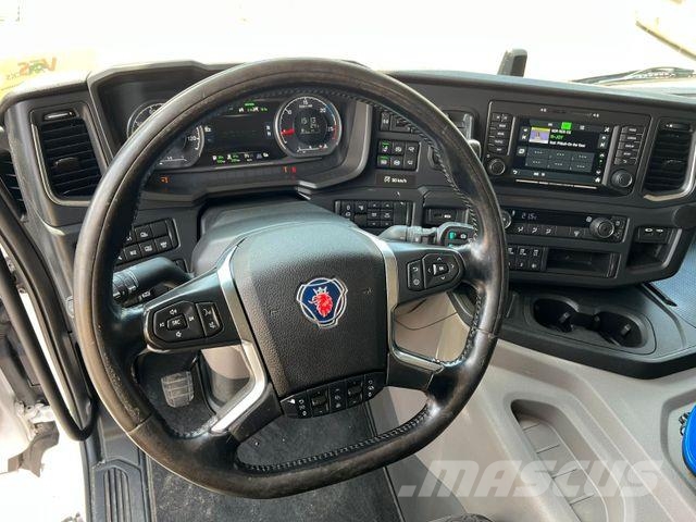 Scania P410 6x2 BDF-Pritsche mit Fassi F215A.2.24 Kran Camiones con chasís y cabina