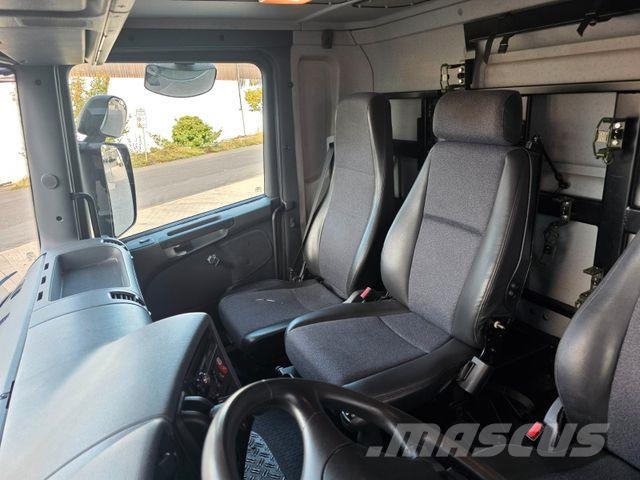 Scania R 380 CB 4x4 HHZ Allrad 3 Sitze Schalter Klima Tovornjaki s ponjavo