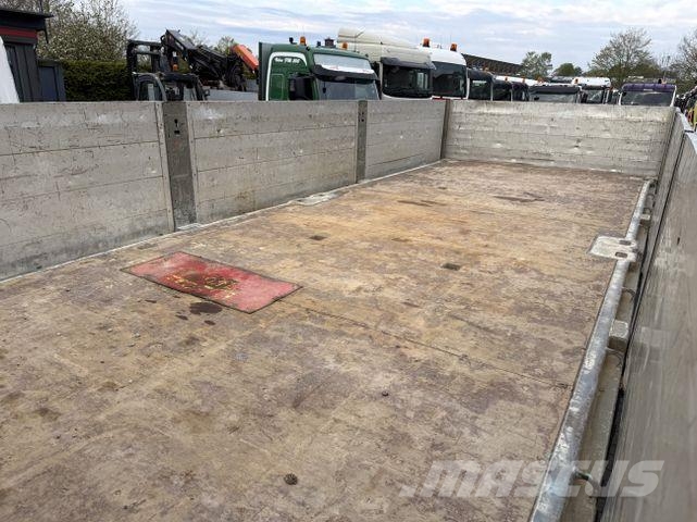 Scania R410 8X2*6 Kran HMF 4020 bis 30 Meter Flatbed / Dropside trucks