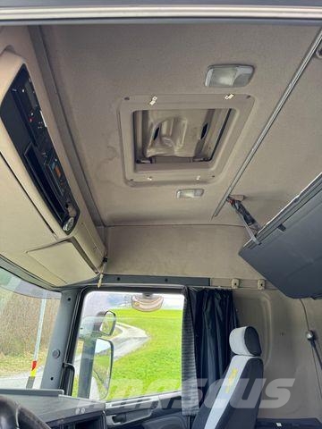 Scania R420 Sattelzugmaschine Vlačilci